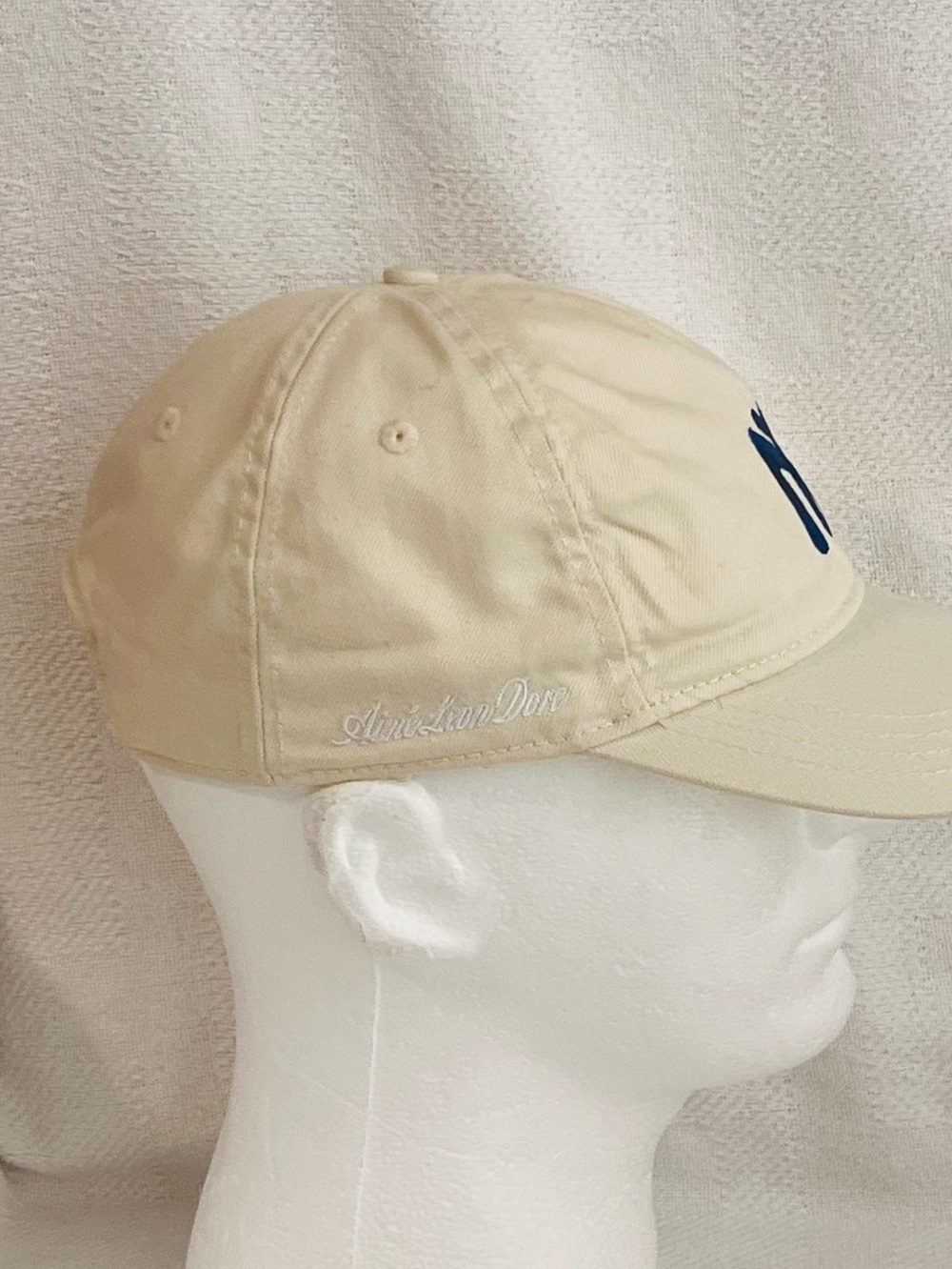 Ainé Leon DoreCream Snapback Cap with Subtle Gold Logo Tag - Picture 4 of 9